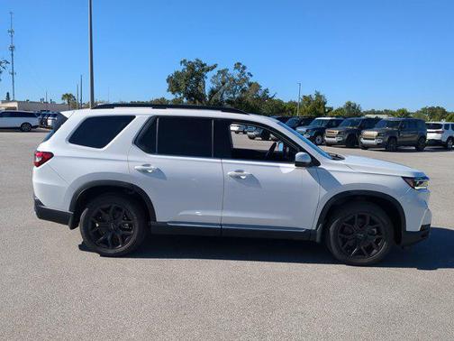 2025 Honda Pilot Touring 8-Passenger