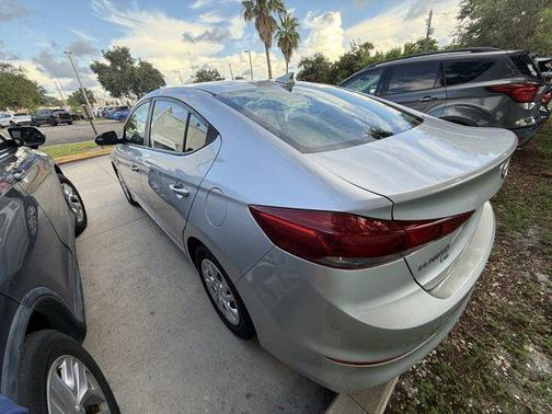 2018 Hyundai ELANTRA SE
