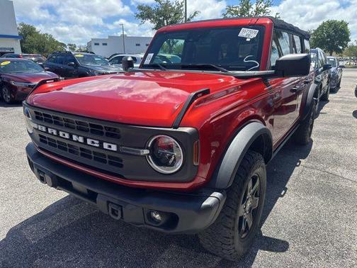 Hot Pepper Red Metallic Tinted Clearcoat 2022 Ford Bronco Black Diamond