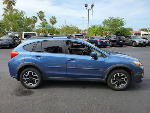 Quartz Blue Pearl 2017 Subaru Crosstrek 2.0i Premium