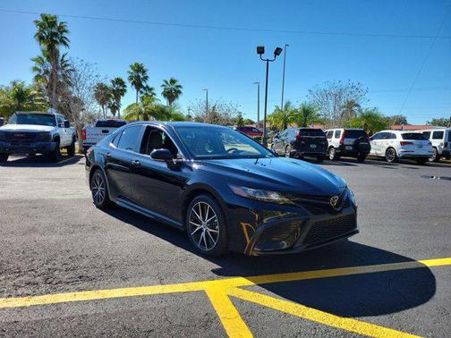 2023 Toyota Camry SE