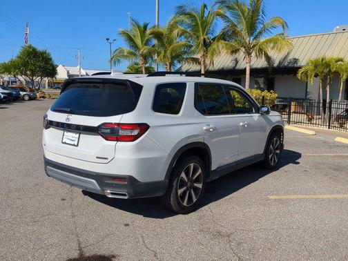 2023 Honda Pilot Touring 8-Passenger