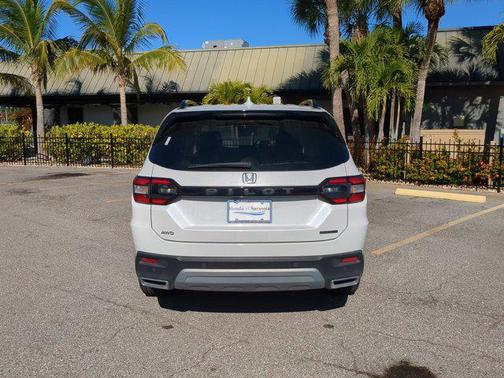 2023 Honda Pilot Touring 8-Passenger