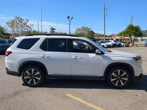 2023 Honda Pilot Touring 8-Passenger