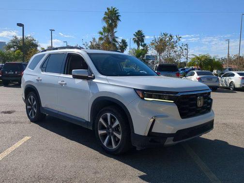 2023 Honda Pilot Touring 8-Passenger