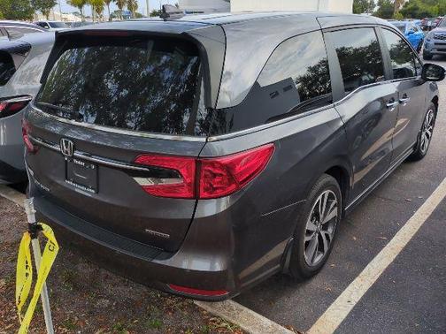 Sonic Gray Pearl 2024 Honda Odyssey Touring