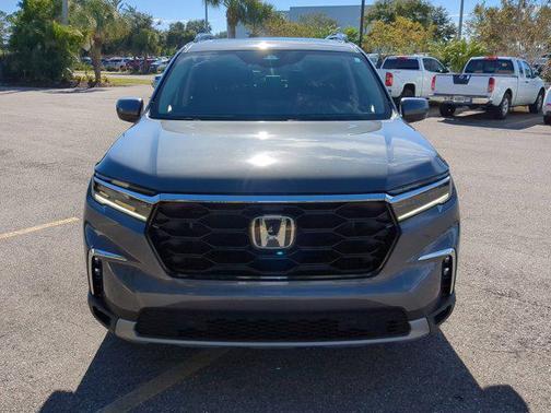 2025 Honda Pilot Touring 8-Passenger