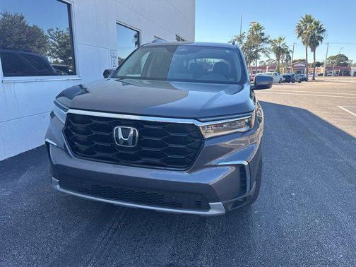 2025 Honda Pilot Touring 8-Passenger