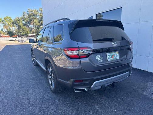 2025 Honda Pilot Touring 8-Passenger