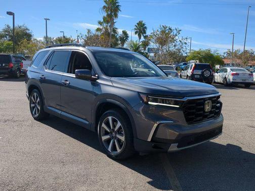 2025 Honda Pilot Touring 8-Passenger