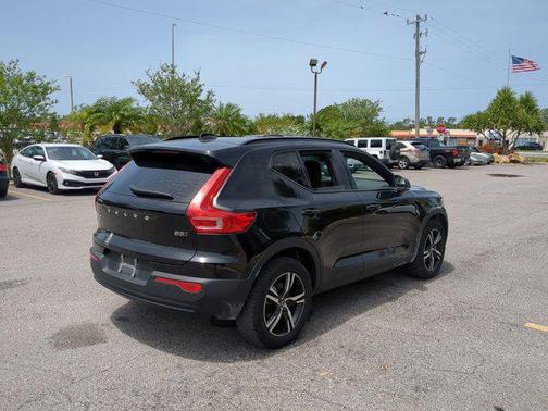 2024 Volvo XC40 B5 Core Bright Theme