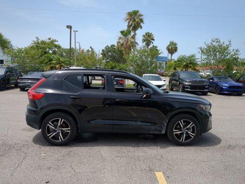 2024 Volvo XC40 B5 Core Bright Theme