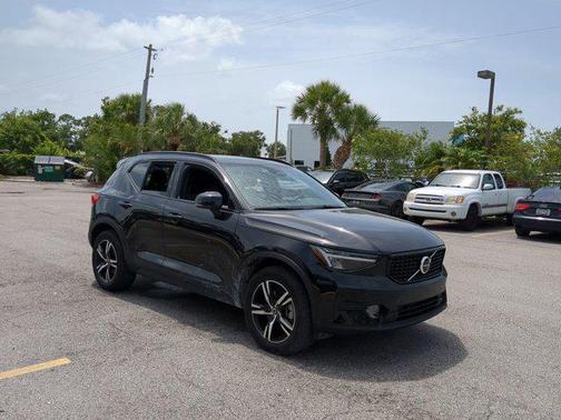 2024 Volvo XC40 B5 Core Bright Theme
