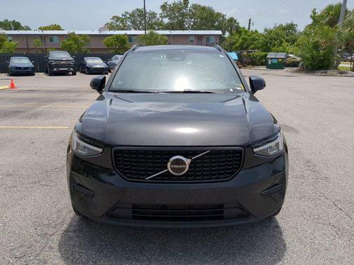 2024 Volvo XC40 B5 Core Bright Theme