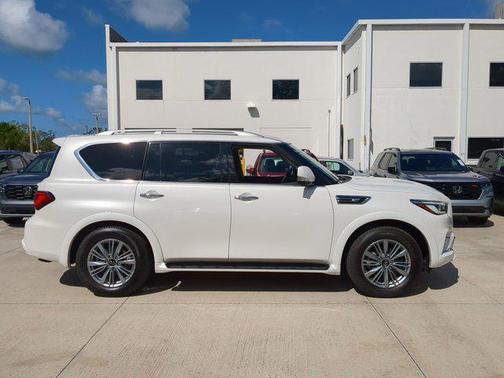 2024 INFINITI QX80 Luxe