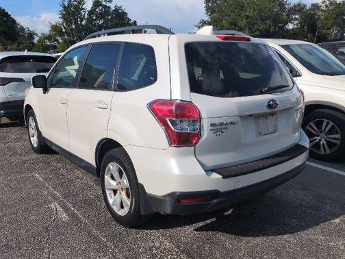 Crystal White Pearl 2016 Subaru Forester 2.5i Premium