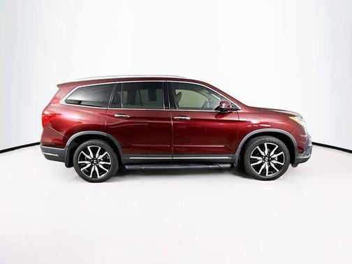Deep Scarlet Pearl 2022 Honda Pilot Touring 8-Passenger