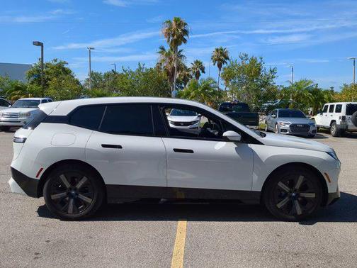 2025 BMW iX xDrive50
