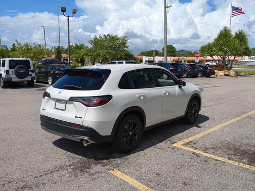Platinum White 2027 Honda HR-V Sport