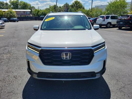 Platinum White 2025 Honda Pilot Touring 8-Passenger