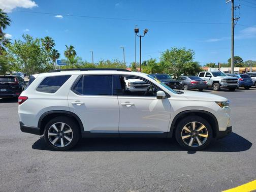 Platinum White 2025 Honda Pilot Touring 8-Passenger