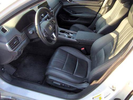 Platinum White Pearl 2019 Honda Accord Touring 2.0T