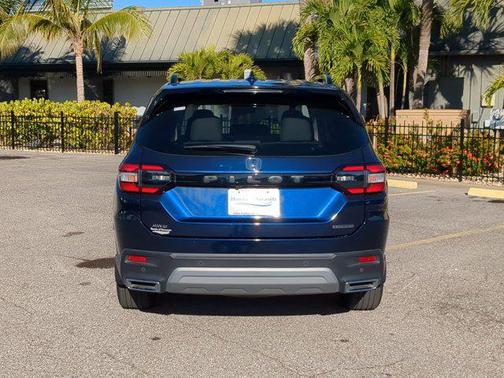 2023 Honda Pilot Touring 8-Passenger