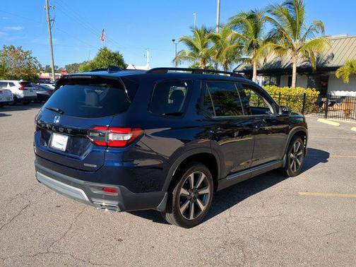 2023 Honda Pilot Touring 8-Passenger
