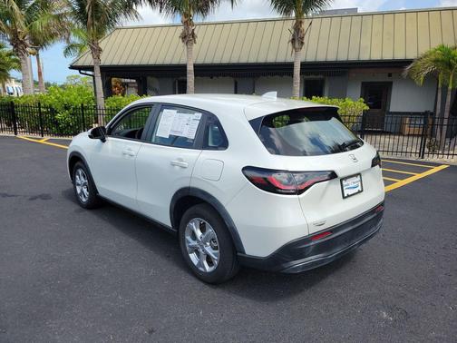 Platinum 2023 Honda HR-V LX