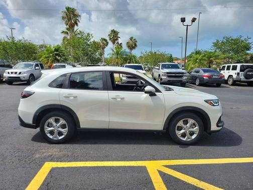 Platinum 2023 Honda HR-V LX