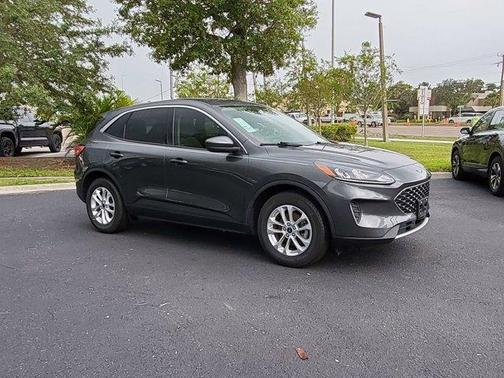 Photo 2 of 31 of 2020 Ford Escape SE