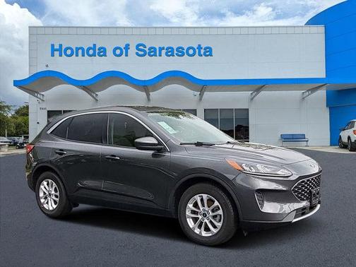 Photo 1 of 31 of 2020 Ford Escape SE