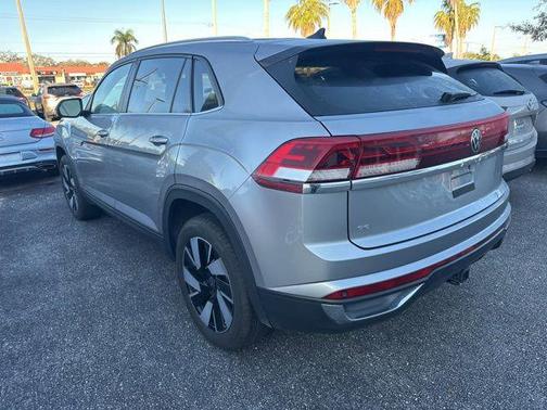 2025 Volkswagen Atlas Cross Sport 2.0T SE w/Technology