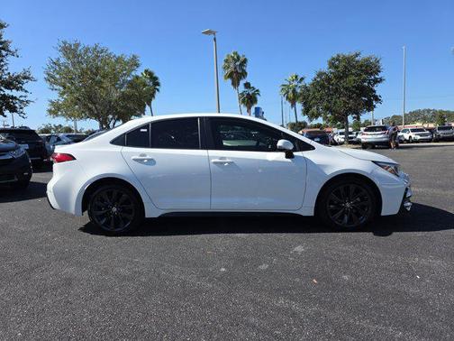 2024 Toyota Corolla Hybrid SE