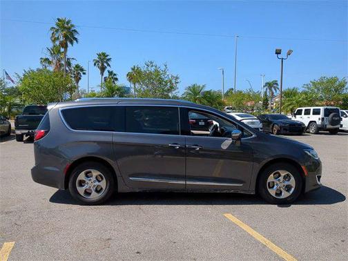 2018 Chrysler Pacifica Hybrid Limited