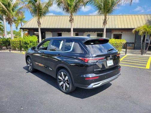 Labrador Black Pearl 2025 Mitsubishi Outlander SE 2.5 S-AWC