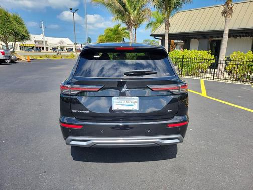 Labrador Black Pearl 2025 Mitsubishi Outlander SE S-AWC