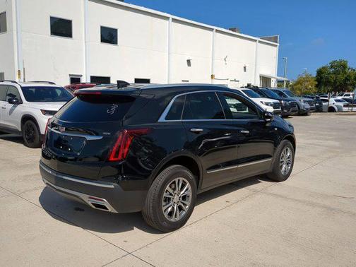 2022 Cadillac XT5 Premium Luxury