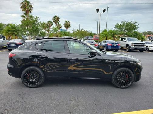 Nero 2019 Maserati Levante Base