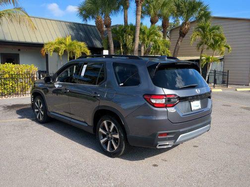 2024 Honda Pilot Touring 8-Passenger