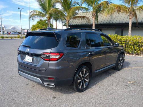 2024 Honda Pilot Touring 8-Passenger