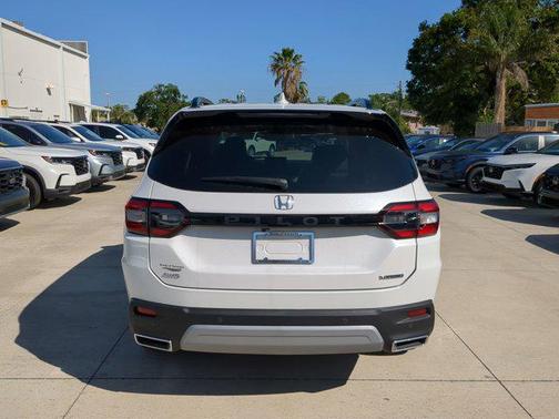2025 Honda Pilot Touring 8-Passenger