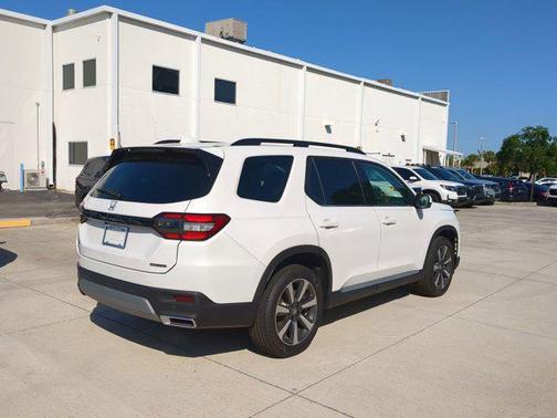 2025 Honda Pilot Touring 8-Passenger