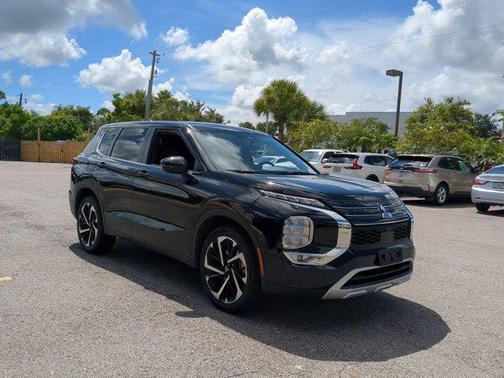 2023 Mitsubishi Outlander SE Black Edition 2WD
