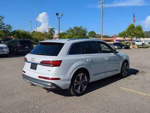 2021 Audi Q7 55 Prestige