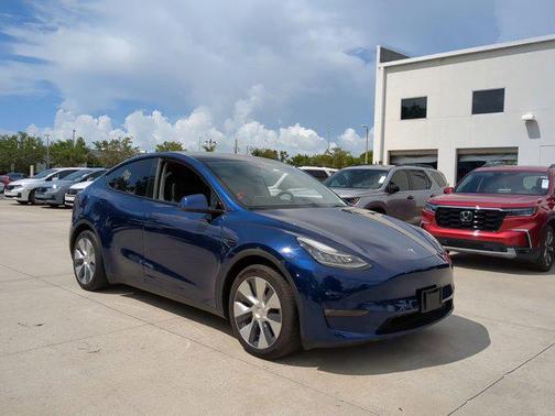 2022 Tesla Model Y Long Range Dual Motor All-Wheel Drive
