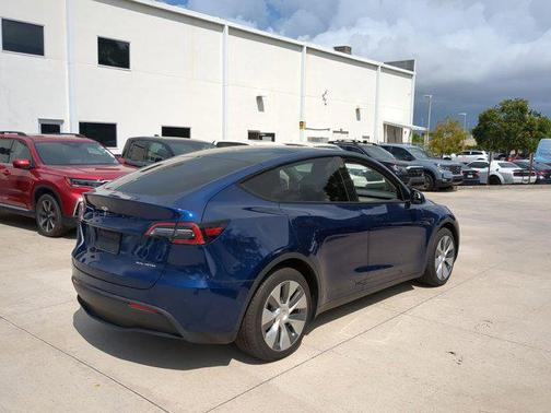 2022 Tesla Model Y Long Range Dual Motor All-Wheel Drive