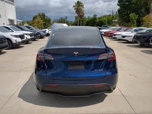 2022 Tesla Model Y Long Range Dual Motor All-Wheel Drive