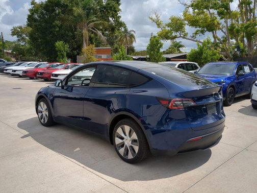 2022 Tesla Model Y Long Range Dual Motor All-Wheel Drive