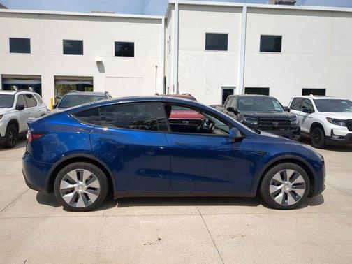2022 Tesla Model Y Long Range Dual Motor All-Wheel Drive